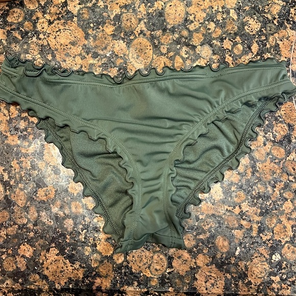 ⚜️ Ruffle Cheeky Bikini Bottom (only) from Shade & Shore™ sz XS - Picture 3 of 5